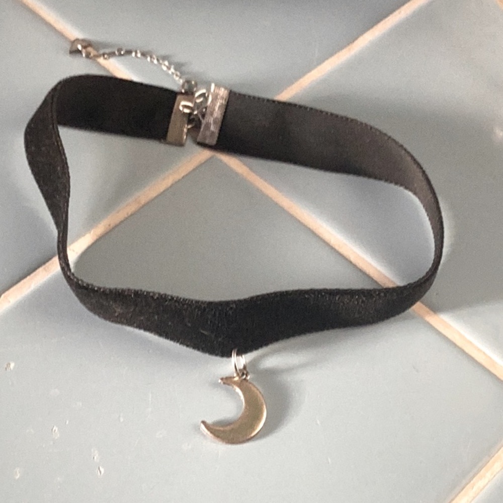 Velvet moon choker